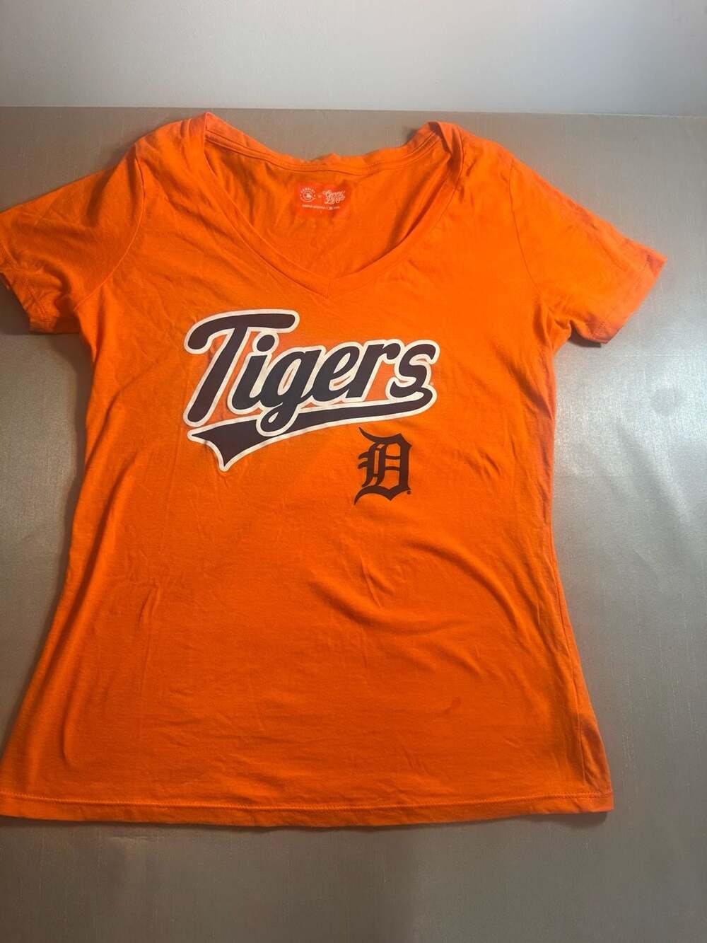 Campus Lifestyle MLB Detroit Tigers Women's Short Sleeve V-Neck Orange T-Shirt L